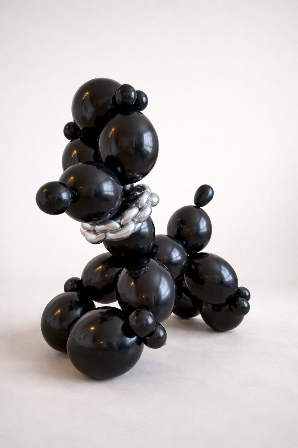 Black Balloon Dog